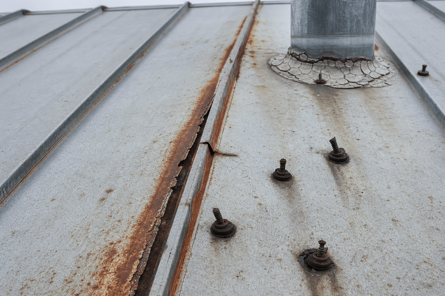 Failing metal roof before repair
